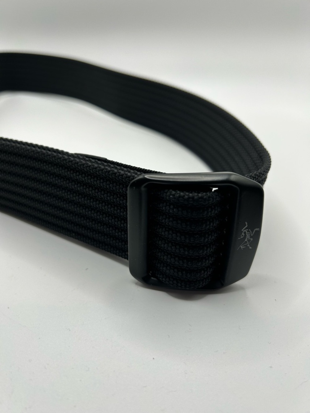 Arcteryx black nylon strap conveyer belt size small